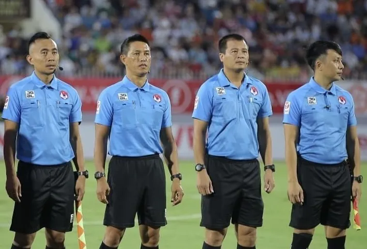 Vai Trò Quan Trọng Của Trợ Lý Trọng Tài Trong Bóng Đá Hiện Đại